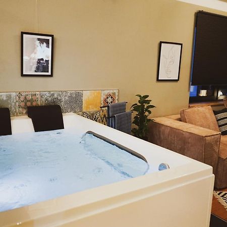Stilvolles City-Loft Mit Privatem Whirlpool Trevír Exteriér fotografie