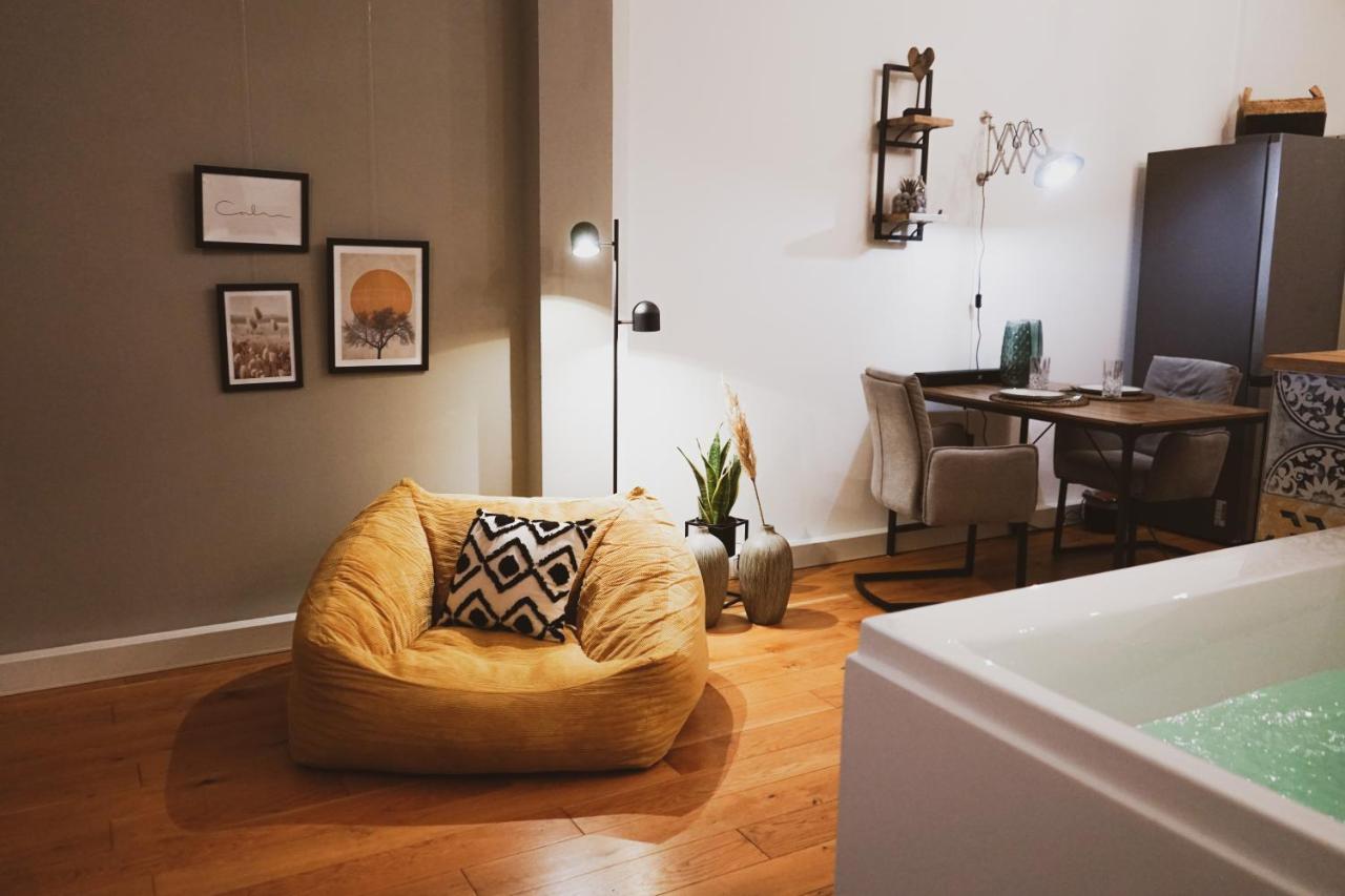 Stilvolles City-Loft Mit Privatem Whirlpool Trevír Exteriér fotografie