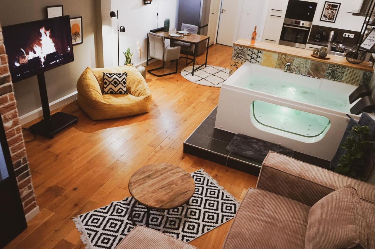 Stilvolles City-Loft Mit Privatem Whirlpool Trevír Exteriér fotografie