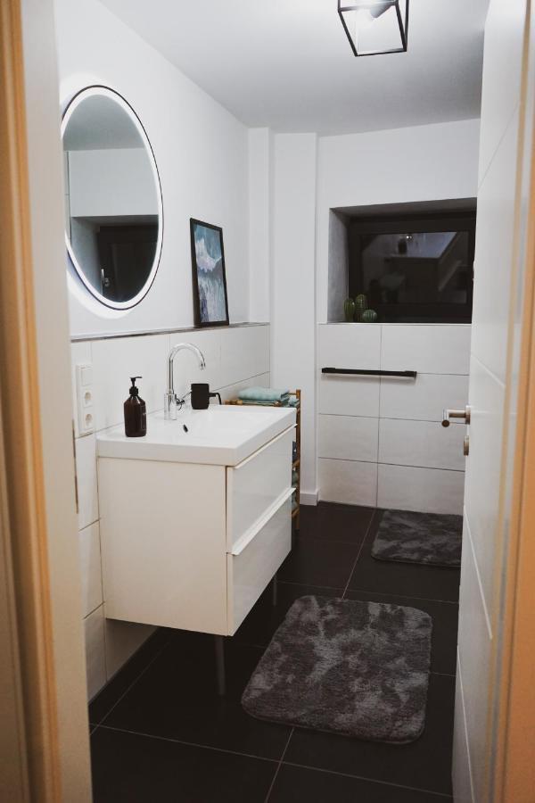 Stilvolles City-Loft Mit Privatem Whirlpool Trevír Exteriér fotografie