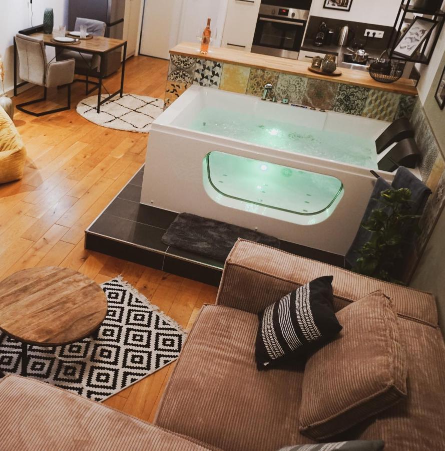 Stilvolles City-Loft Mit Privatem Whirlpool Trevír Exteriér fotografie